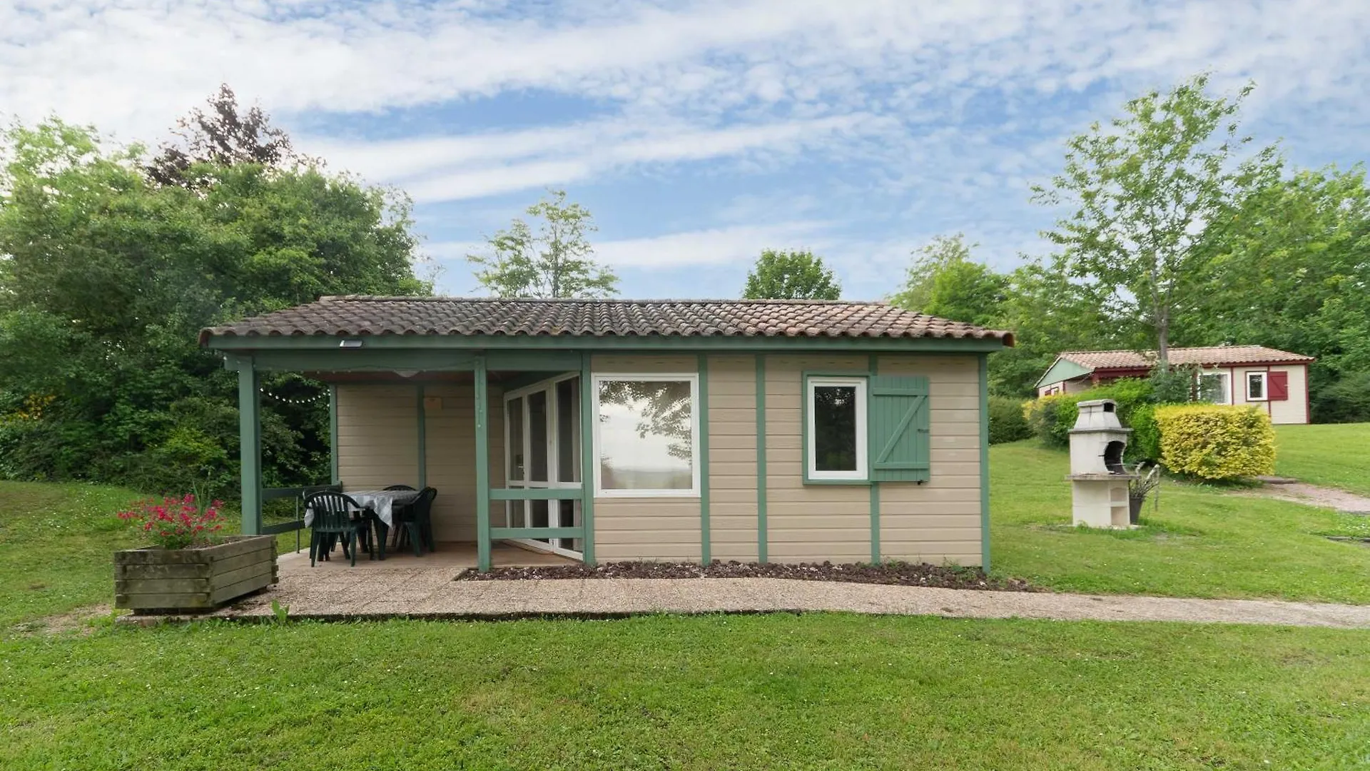 Camping Le Mont Libre - Cottage & Espace Nature - Gannat