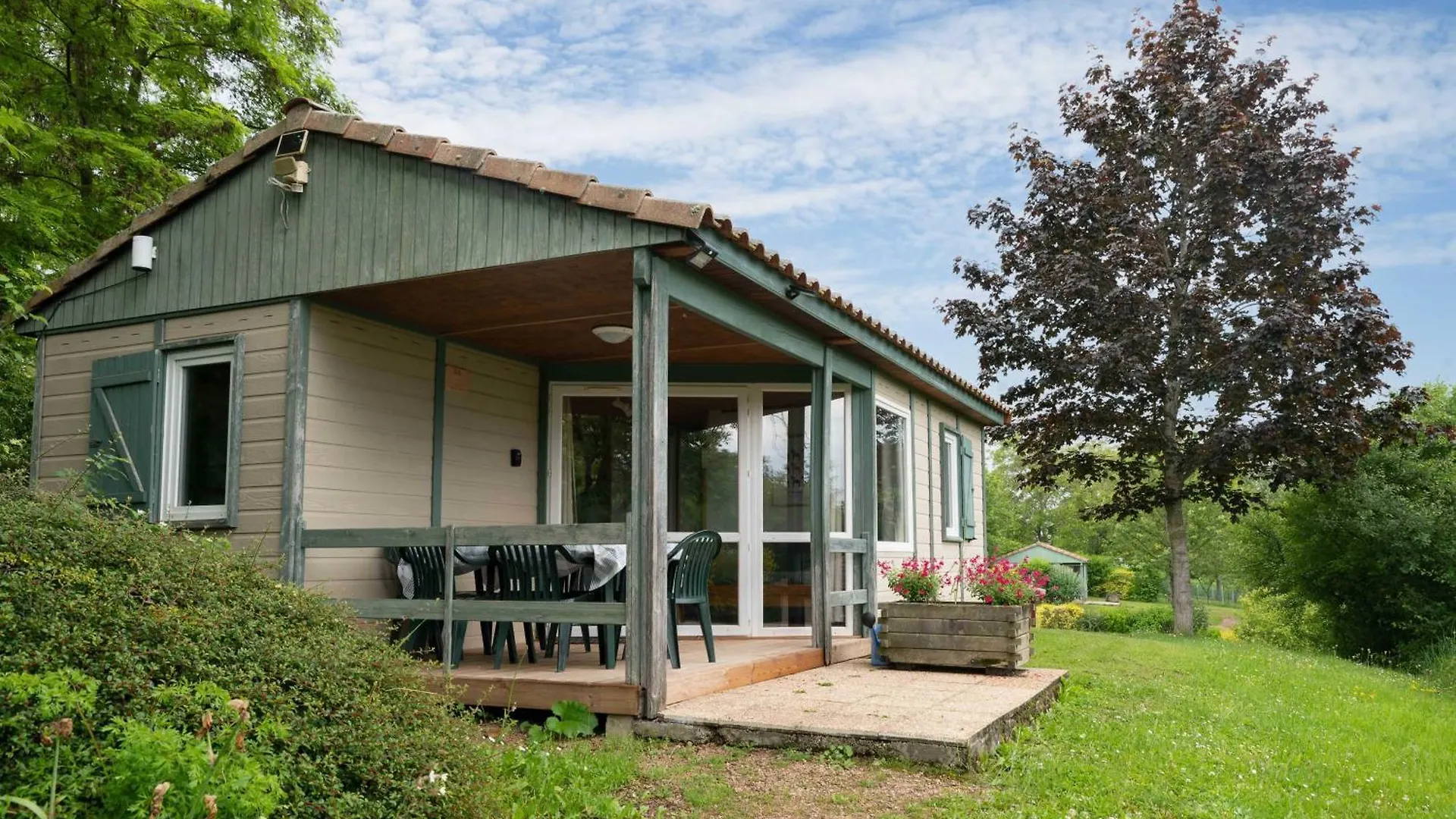 Camping Le Mont Libre - Cottage & Espace Nature - Gannat