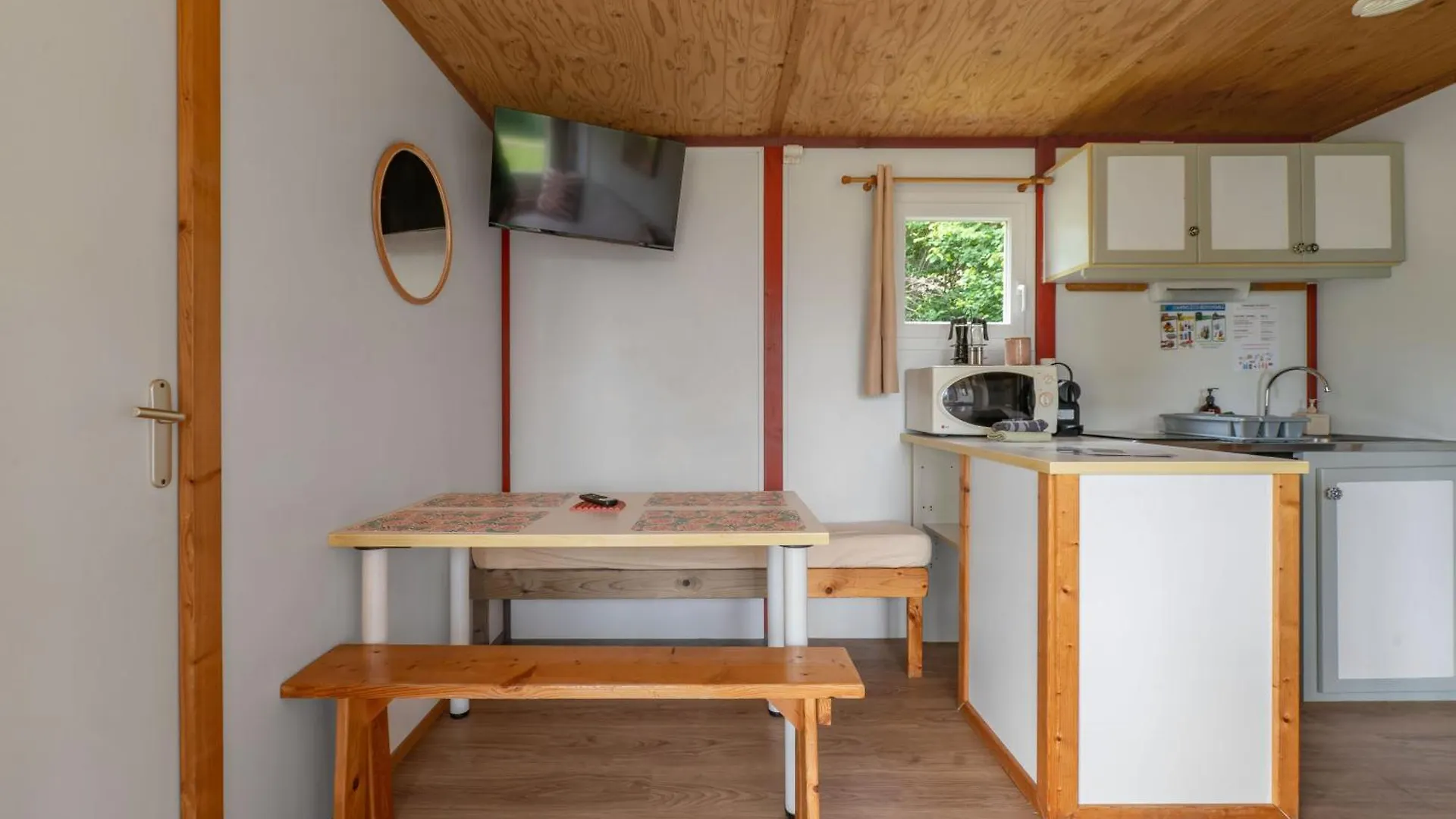 Camping Le Mont Libre - Cottage & Espace Nature - Gannat 0*,