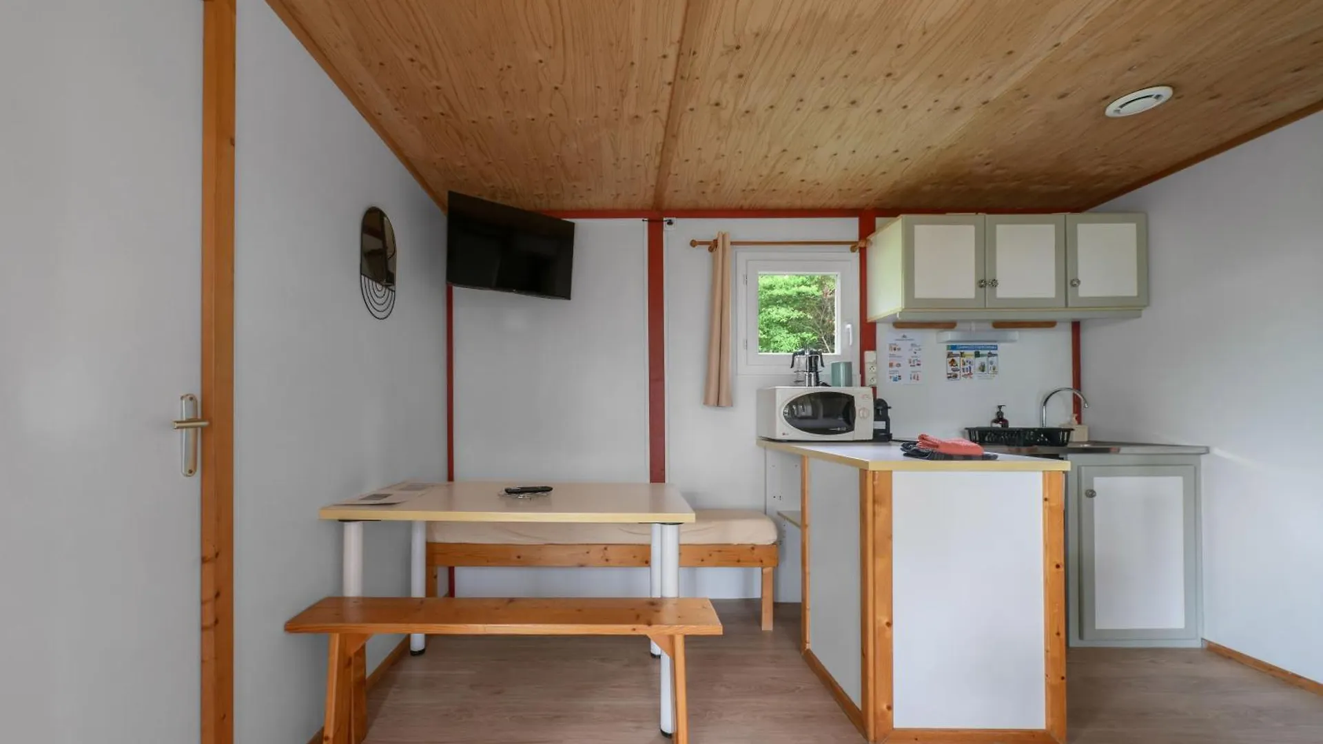 Campsite Camping Le Mont Libre - Cottage & Espace Nature - Gannat