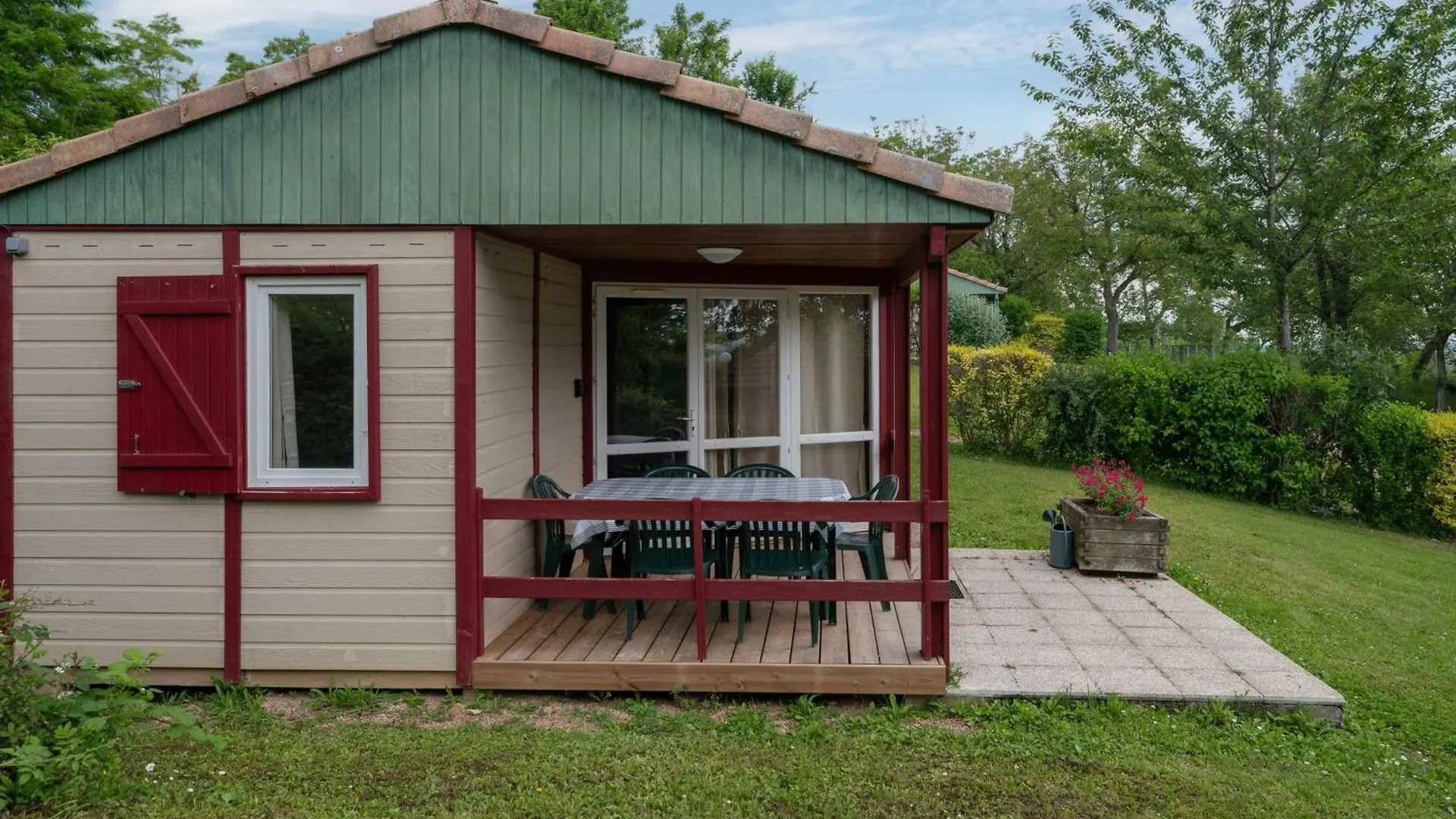 Camping Le Mont Libre - Cottage & Espace Nature - Gannat Campsite