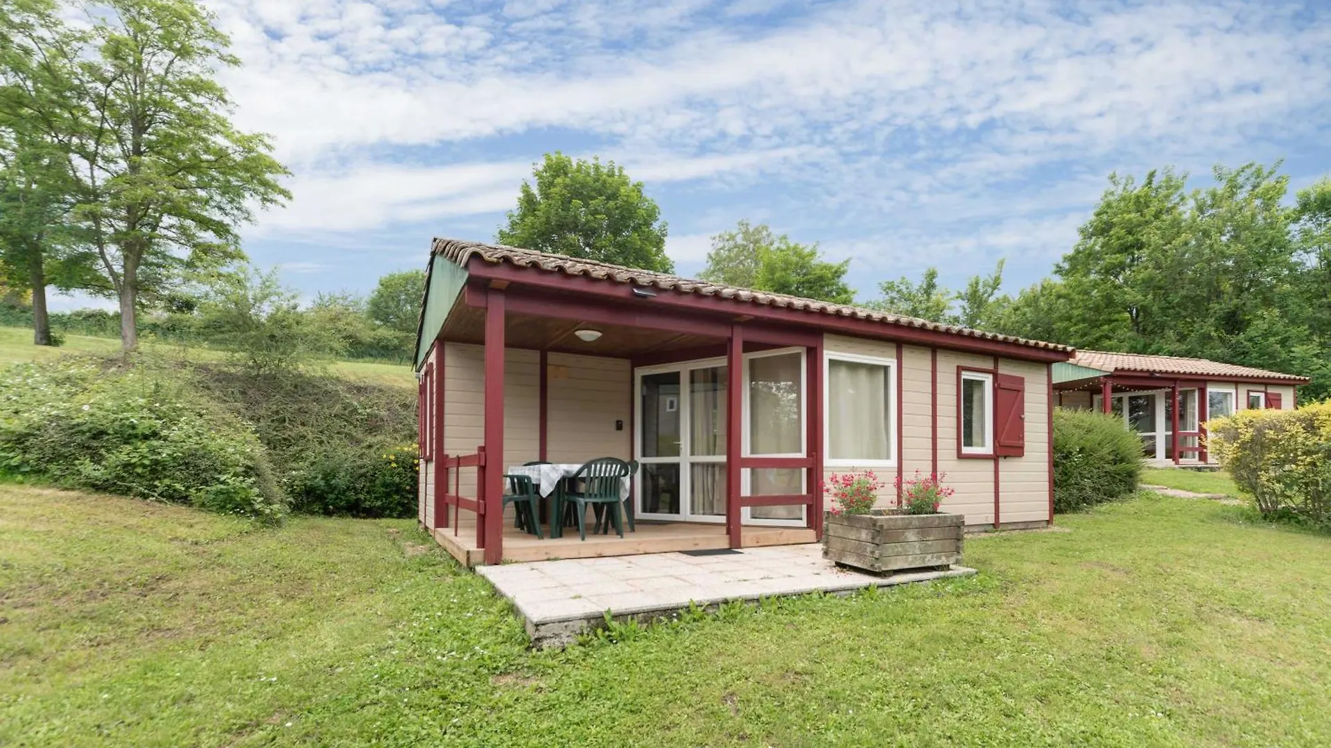 Camping Le Mont Libre - Cottage & Espace Nature - Gannat 0*,  France