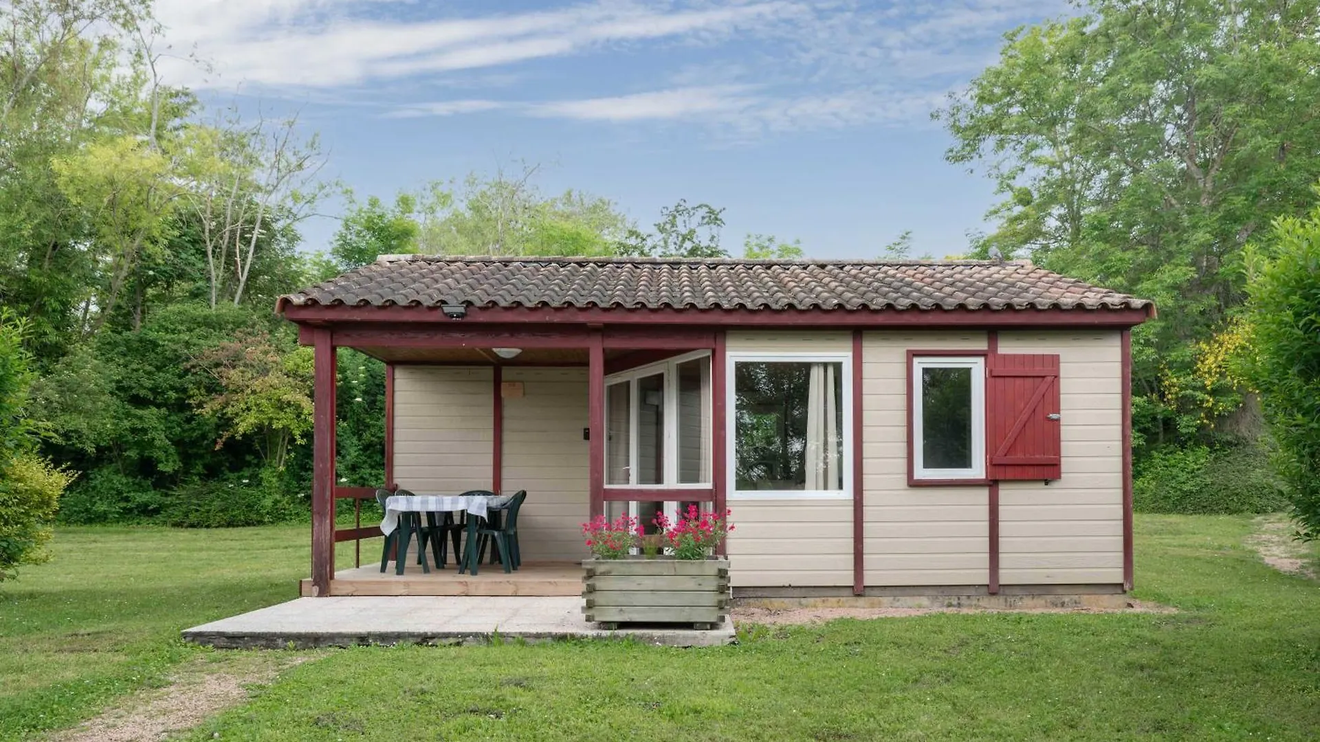Camping Le Mont Libre - Cottage & Espace Nature - Gannat