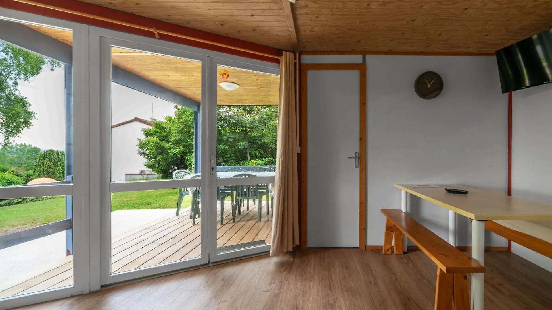 Camping Le Mont Libre - Cottage & Espace Nature - Gannat