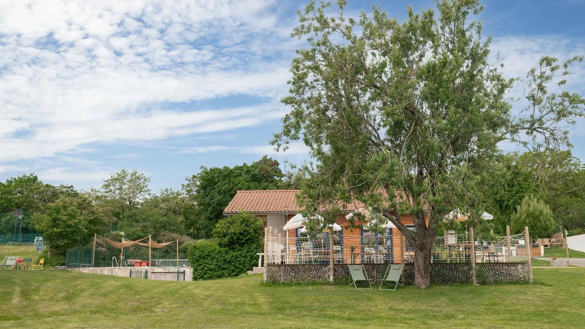 Campsite Camping Le Mont Libre - Cottage & Espace Nature - Gannat France