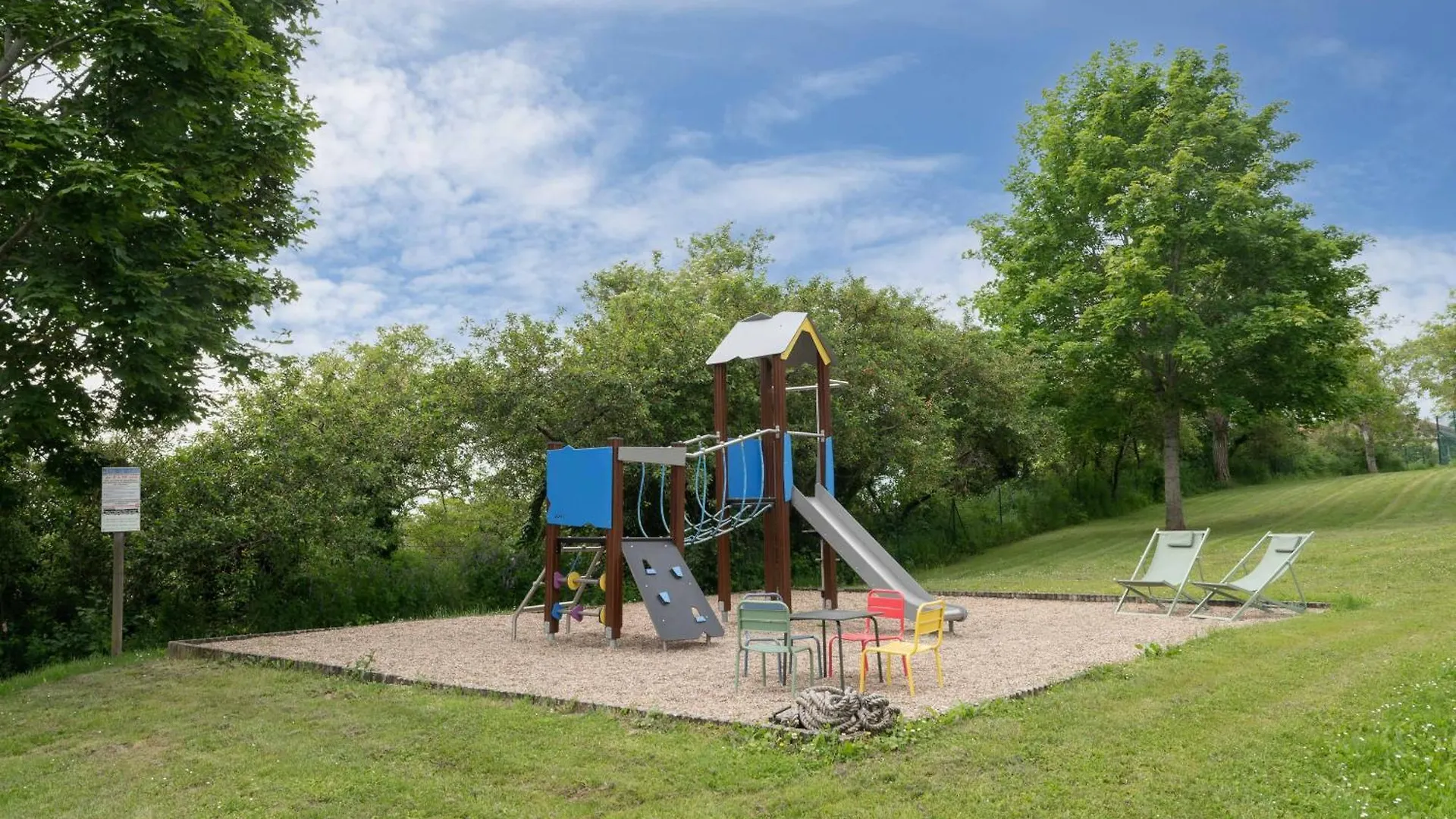 Camping Le Mont Libre - Cottage & Espace Nature - Gannat Campsite