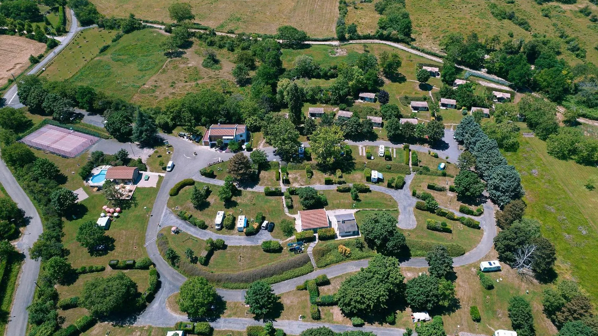 Campsite Camping Le Mont Libre - Cottage & Espace Nature - Gannat France