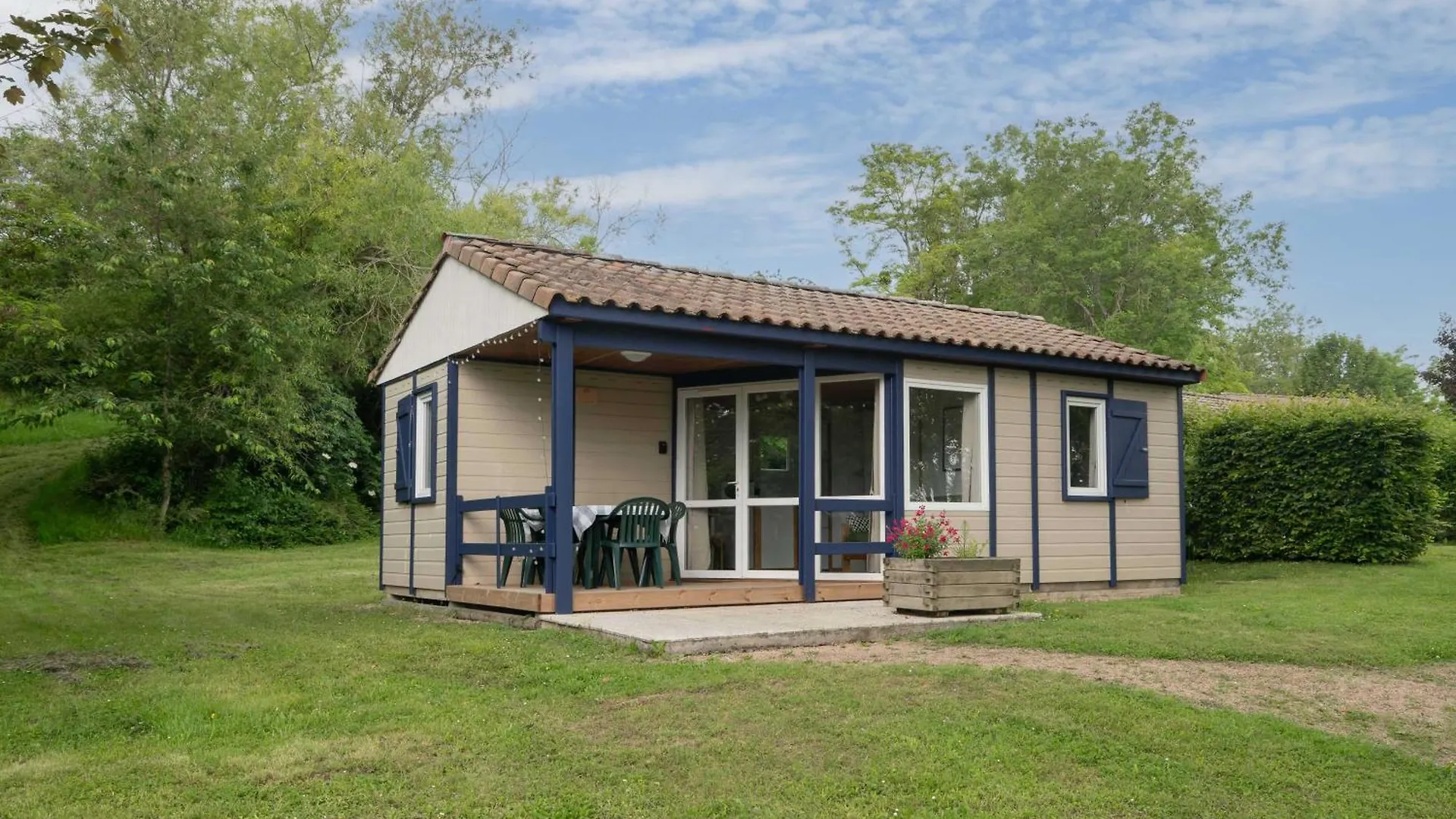Camping Le Mont Libre - Cottage & Espace Nature - Gannat